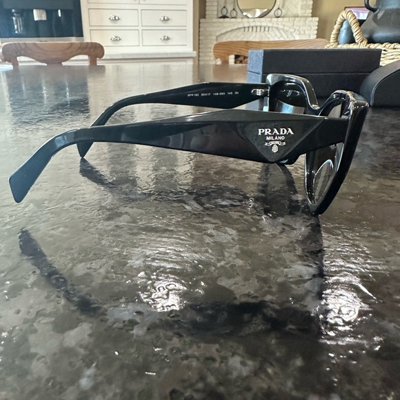Prada  19ZS sunglasses - Picture 5 of 5